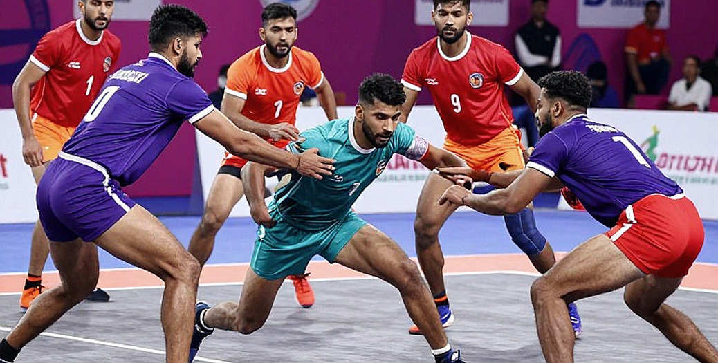 কাবাডির প্রথম দিন: ৪৮-৪৭, ৩৯-৩৫ আর পয়েন্ট টেবিলের নিচে লুকানো পেসিং হিসাব